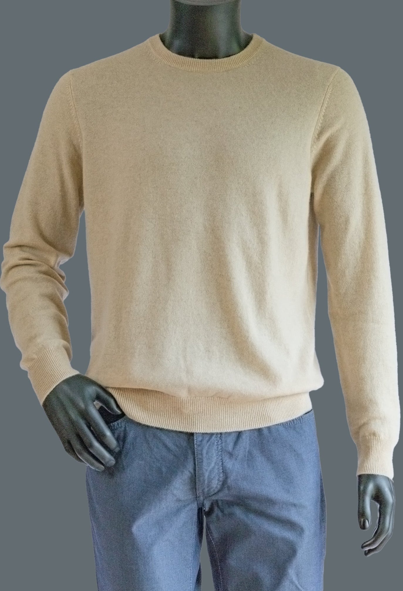 Pullover mit C-Ausschnitt